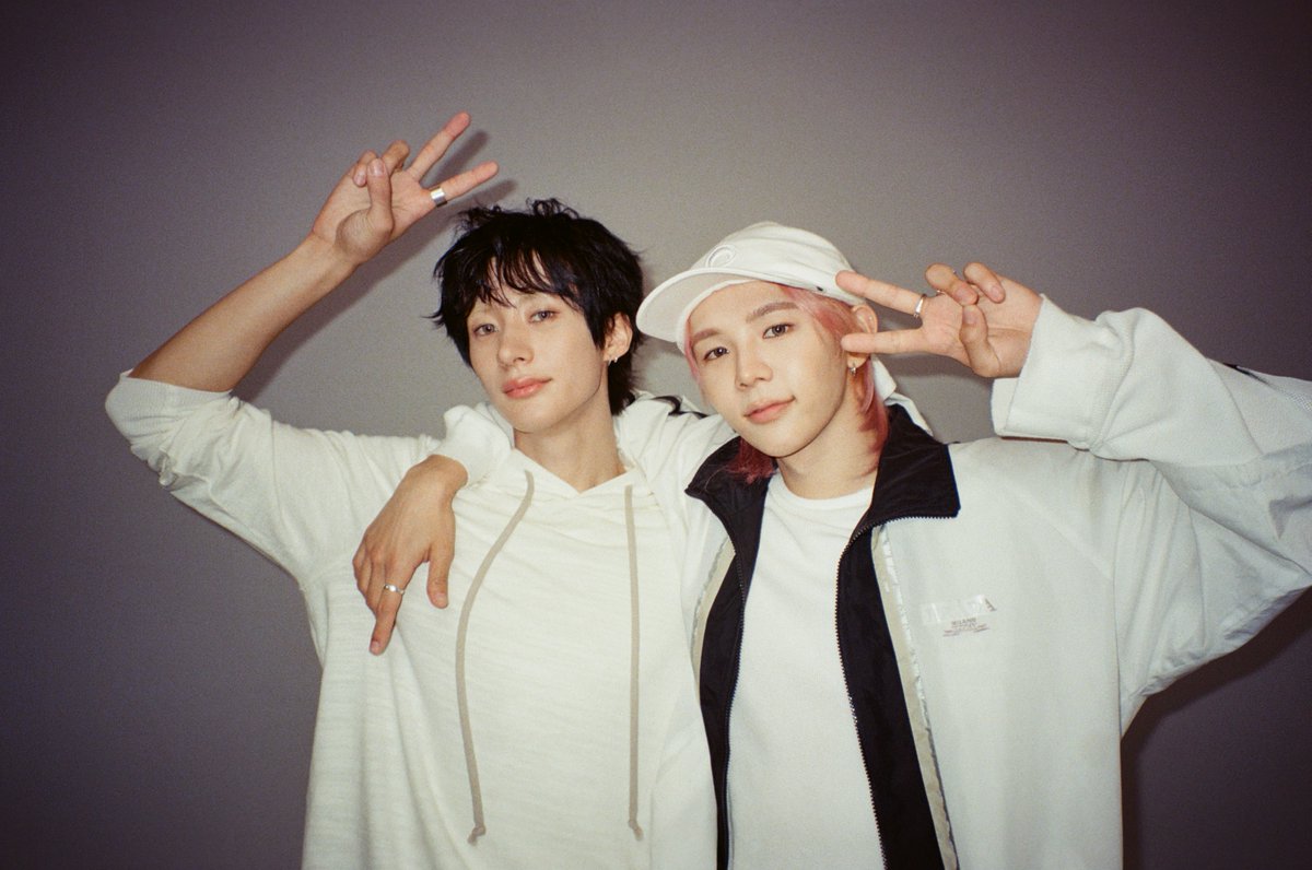 M2MPD's tweet photo. 필름카메라로 기록한 7월의 추억📸 8월에도 쭈욱 엠투와 함께해요❣ #7월의엠투 #M2film #SC_ORIGINAL #RIIZE #라이즈 @RIIZE_official https://t.co/Fpl3rEt60G