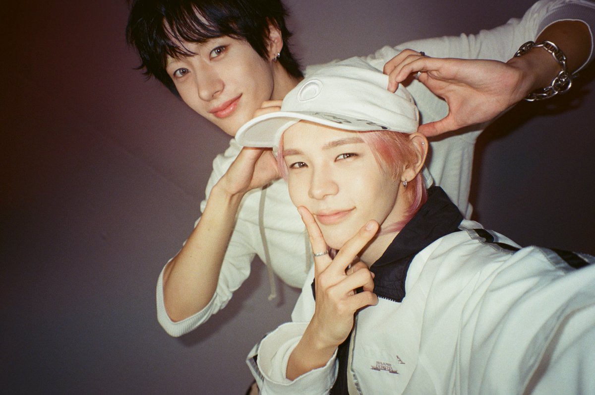 M2MPD's tweet photo. 필름카메라로 기록한 7월의 추억📸 8월에도 쭈욱 엠투와 함께해요❣ #7월의엠투 #M2film #SC_ORIGINAL #RIIZE #라이즈 @RIIZE_official https://t.co/Fpl3rEt60G