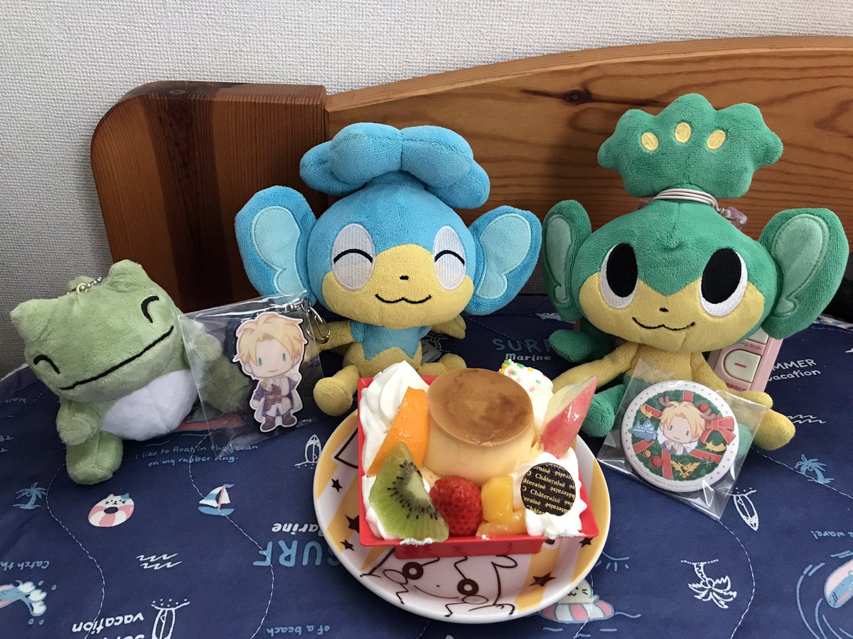 katomikanc's tweet photo. #ヒヤップ だけでなく  #ヤナップ くんも同じ誕生日（発売日）なので、記念写真を。
ユエくんズも、お誕生日のお祝い要員で参加したいということで一緒にいます。
ハッピー・バースデー・トゥー・ユーも歌ってくれました。
私の大切な家族と食べる、大好きなプリンは満足感がありました。
#ぬい撮り https://t.co/Zbqjaxxhq2