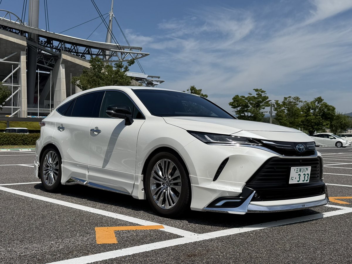 hiro333ls460's tweet photo. トヨタスタジアムに行ってきたけどVIPエントランスって今は行けないんだ、、、😅
フィルムも貼ってジリジリしないけど
フロントガラスは何もしてないからジリジリ😭 https://t.co/OgkpQDJAkF