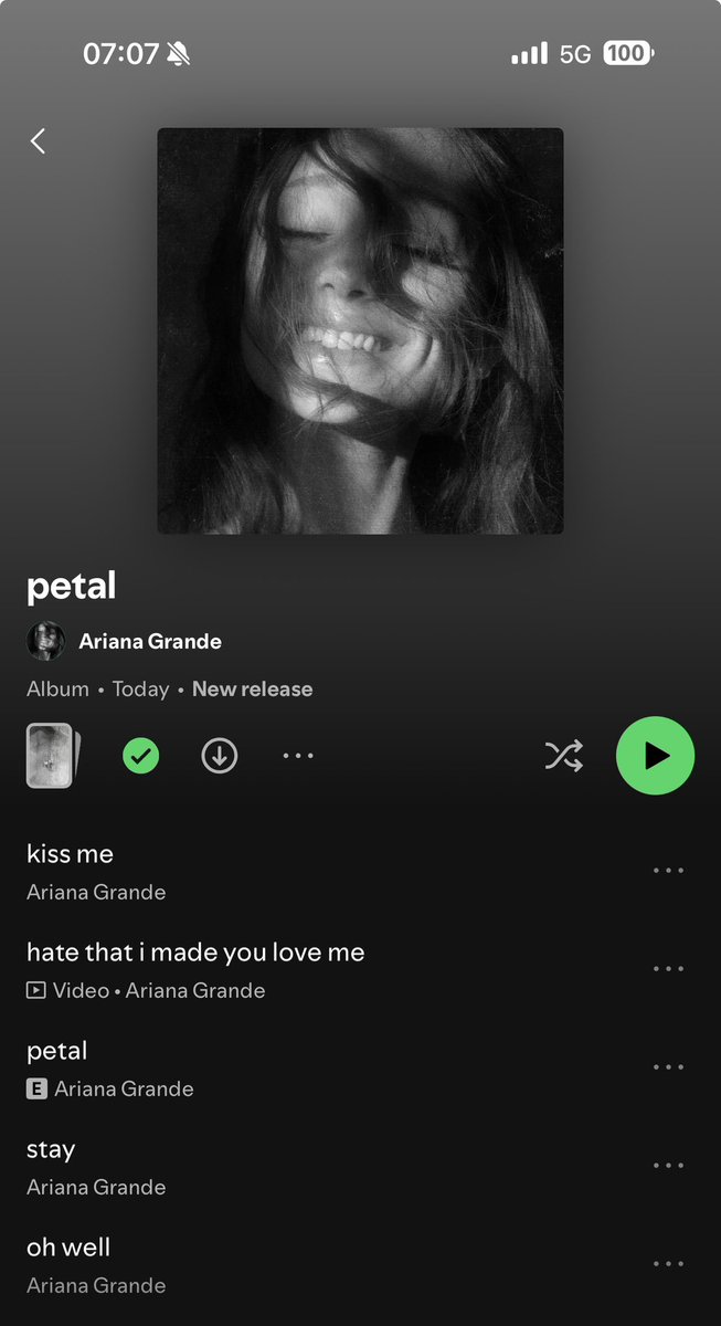 swiftafnico's tweet photo. Swifties ARE supporting queen Ariana return !
#Petaloutnow https://t.co/hS99FUbgbz