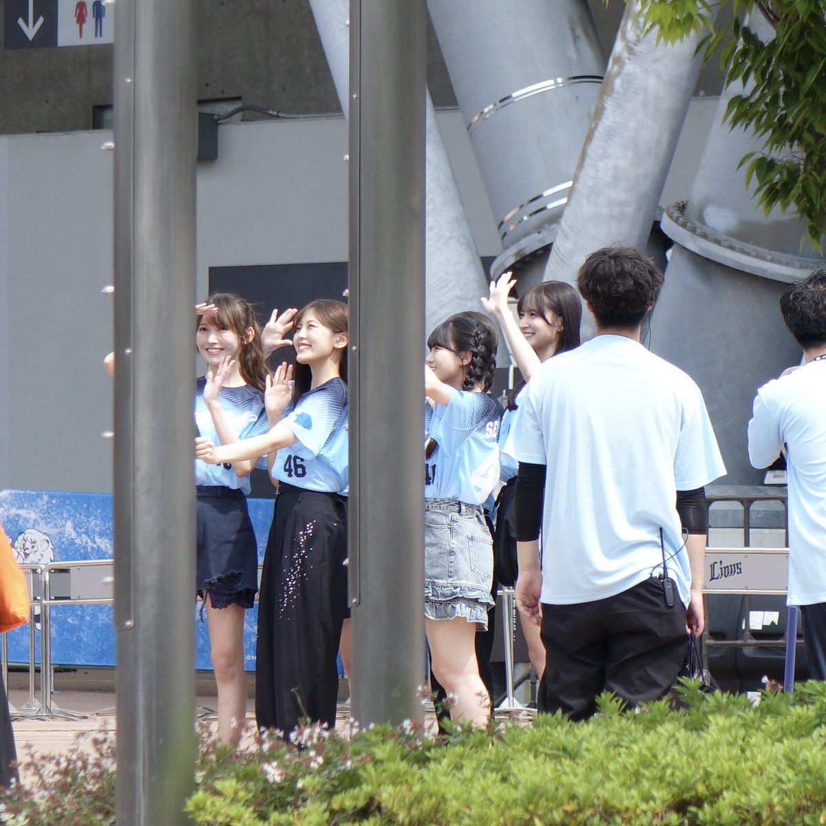 saya_makita's tweet photo. 偶然にも5m先を乃木坂ちゃんが歩いてるのに遭遇
びっくりして逆に距離取っちゃった💦

その後写真撮影も見られた！ https://t.co/2Q1Zt6CXJJ