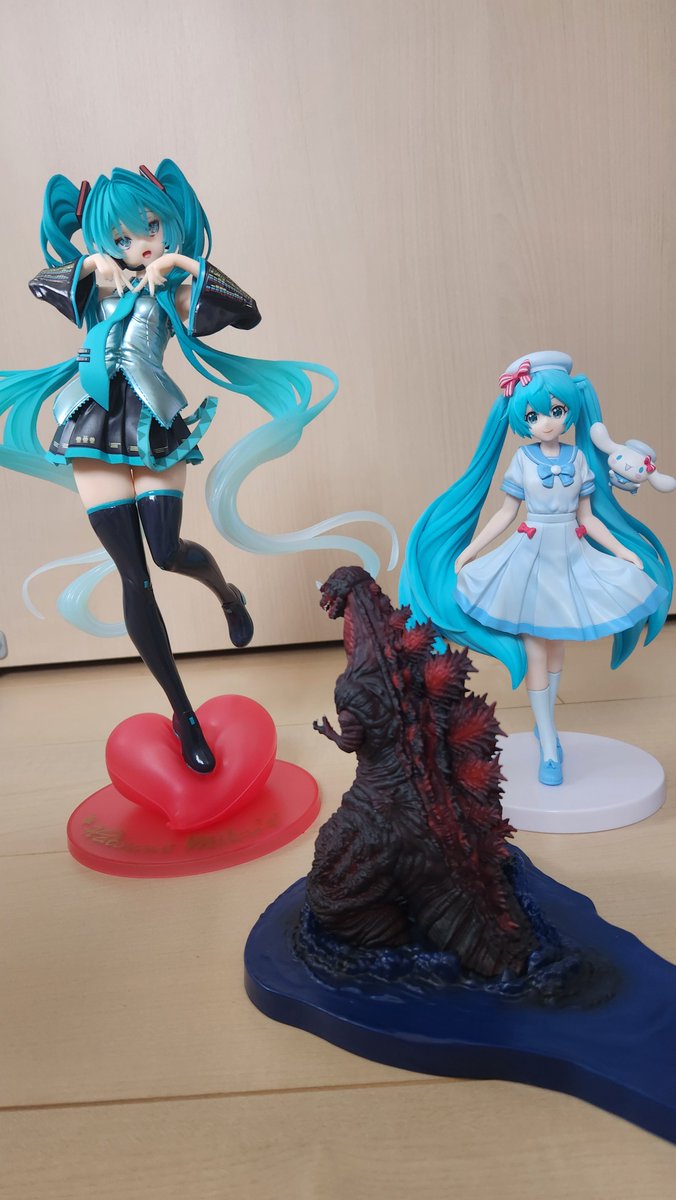 72Teson27520's tweet photo. ミクさんデカすぎでは……

ゴジラが小さい…… https://t.co/Th2aARUE23
