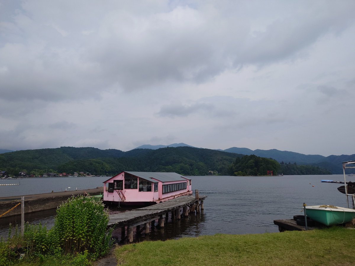 kimi_KT's tweet photo. 野尻湖には来ようとしてた。
けど、野尻湖って悪い意味でこんなだったっけ？
中学生以来なんだけどもっと整備されてたような、
もしかして今まで野尻湖だと覚えてた記憶が実は野尻湖じゃなかったのかなぁ。 https://t.co/EgYSugAZVi