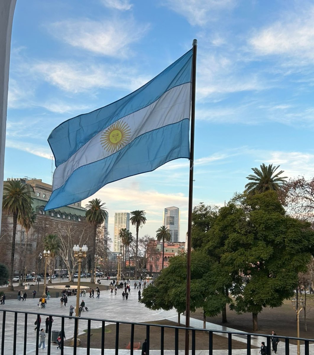 gabituns's tweet photo. ¿Alguna vez te pusiste a pensar por qué de golpe hay tanto ensañamiento o narrativa negativa hacia la Argentina?
​Somos un país totalmente pacífico. No invadimos a nadie, no ponemos bombas, no colonizamos ni masacramos a nadie por pensar distinto. Fuimos y somos pioneros en dere https://t.co/0QffN11xua