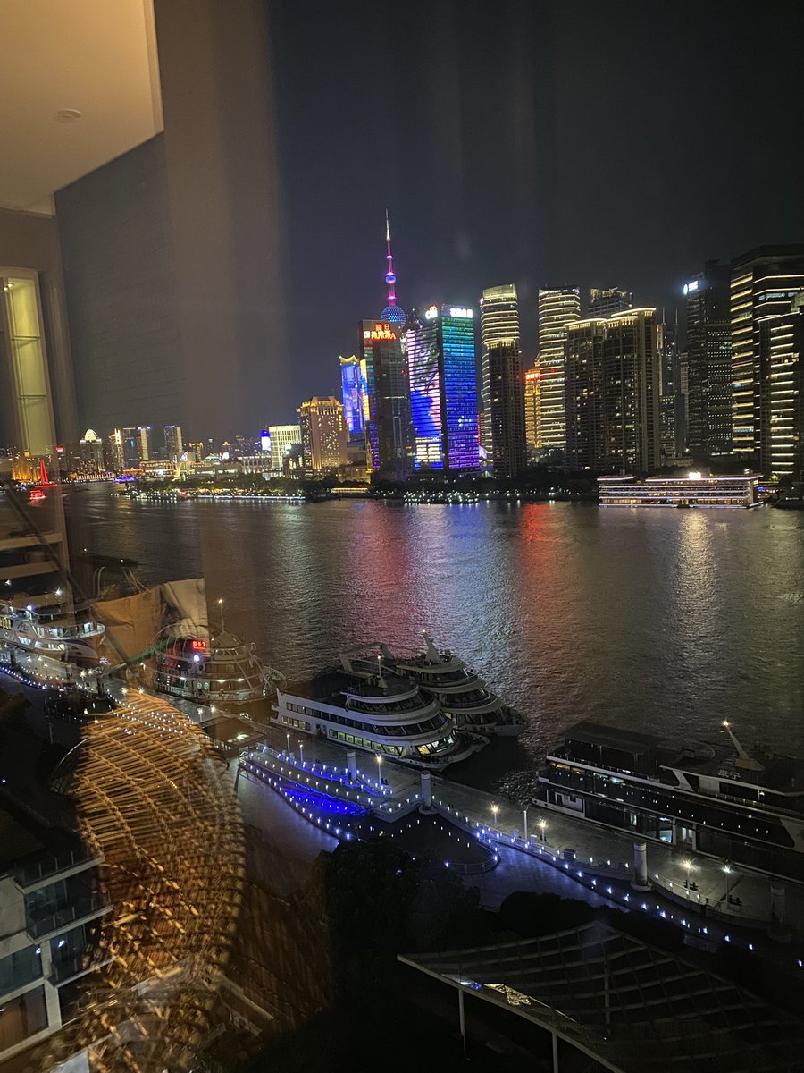 Plum9w's tweet photo. 闪现上海 #约会 #上海 https://t.co/mLta4sCpEz