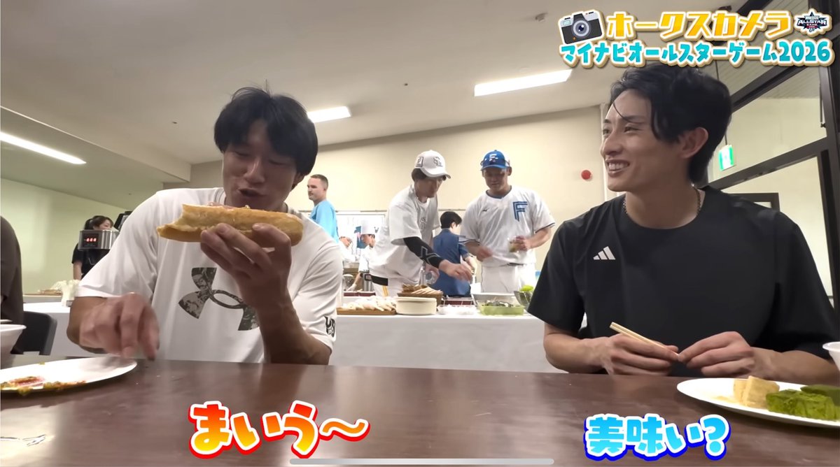 san_taka9's tweet photo. 他球団の人たちがちょっと緊張気味にギータと絡んでる中ほぼほぼタメ口なホークスメンバー仲良しすぎる

あとこの目ガン開きクリかわいい👀
#sbhawks https://t.co/bMUUZfHihO