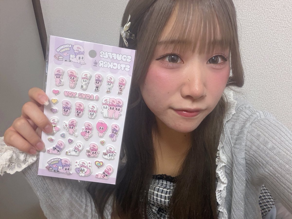 chia_sph's tweet photo. おはよう🩵ᩚ

昨日も今日も映画見てだらだらしてるよჱ̒ ᴖ⩊ᴖ ） 

わたしエスターバニーがだいすきなの🐰💖
お母さんがこの前シール買ってきてくれた🎶

 #ちあとちあわせ https://t.co/5AZdhxNRfg