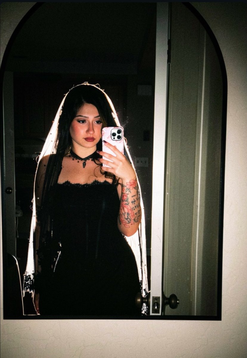 cudddiee's tweet photo. hi 🖤 https://t.co/JFjnFMxRU2
