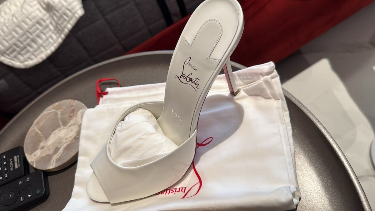 narasconsignmnt's tweet photo. Christain Louboutin Me Dolly  Mules
 size 42 (fits a 41)
 £800 
Brand New 
box and dust bag available https://t.co/DtzH0LaHyX