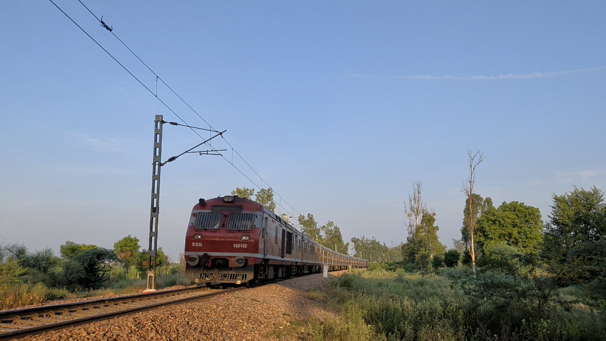 transporternk's tweet photo. Demu Train 📸🛤️
#demutrain
#northernrailways
#indianrailways https://t.co/wnUwVLB0KJ