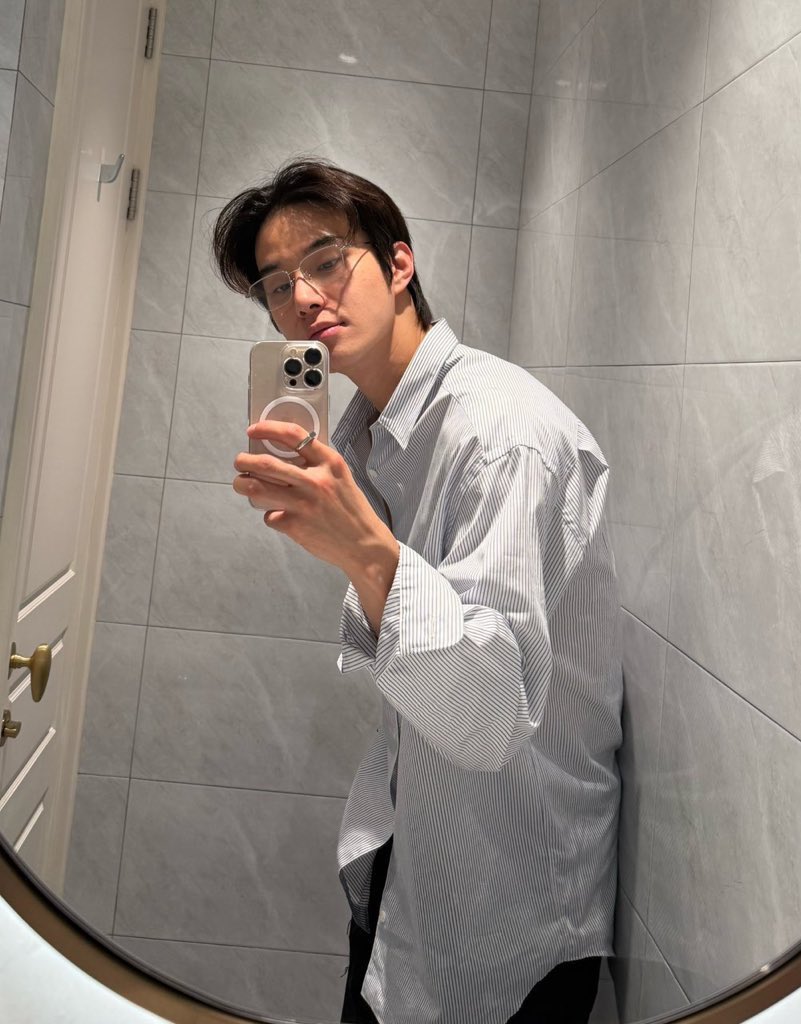 kjwhive's tweet photo. have you been this fine
the whole damn time? https://t.co/rWrqcAWB2l