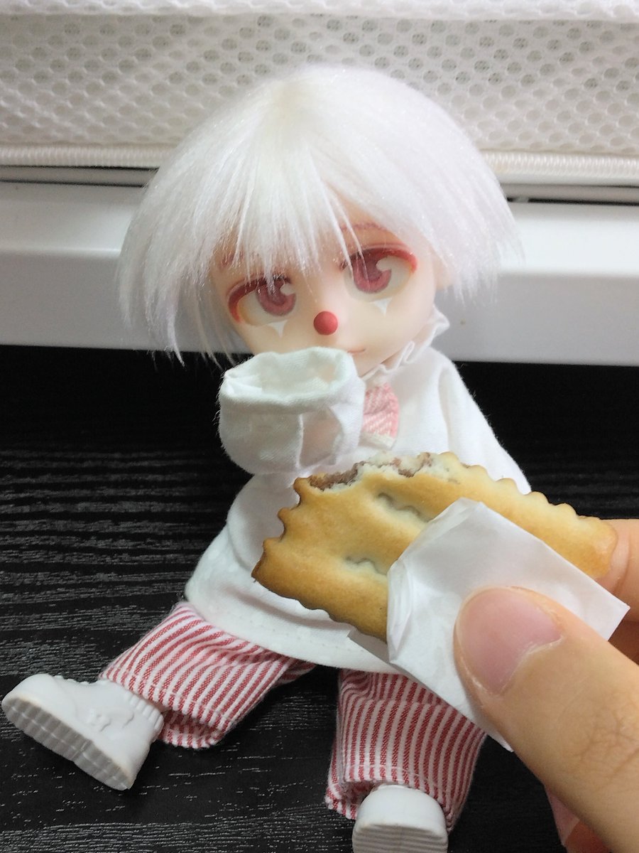 maple_doll_kuma's tweet photo. カシオ、今日のおやつはしるこサンドだよ　怪しくなんかないよ

🤡🤚「あ、もう食べたんで…大丈夫です……」 https://t.co/gsB7I7wMi1
