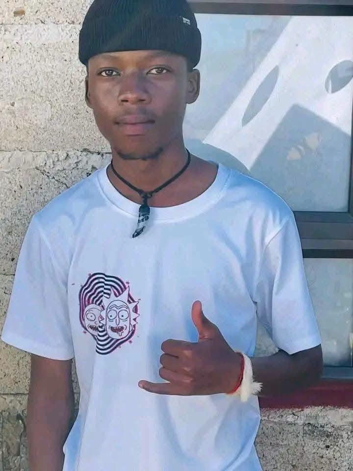 Am_Blujay's tweet photo. A 23-year-old man has appeared in the Newcastle Magistrate’s Court after allegedly using a fake payslip and forged bank statements to finance a Ford Raptor worth about R2 million.

Police say the alleged fraud was uncovered after the first instalment was missed. He was granted R20,000 bail, and the case has been postponed as investigations continue.