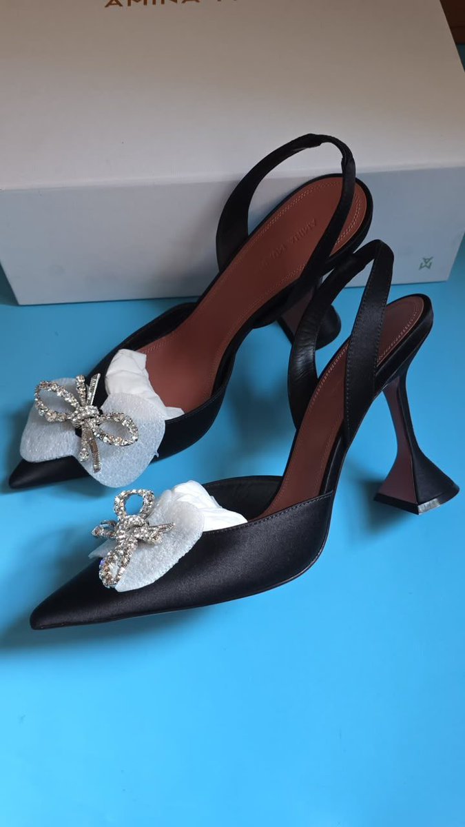 narasconsignmnt's tweet photo. Amina MUADDI Rosie Pumps 
Size 40.5 
Brand new , full set 
$950 https://t.co/f2n15xP9BV
