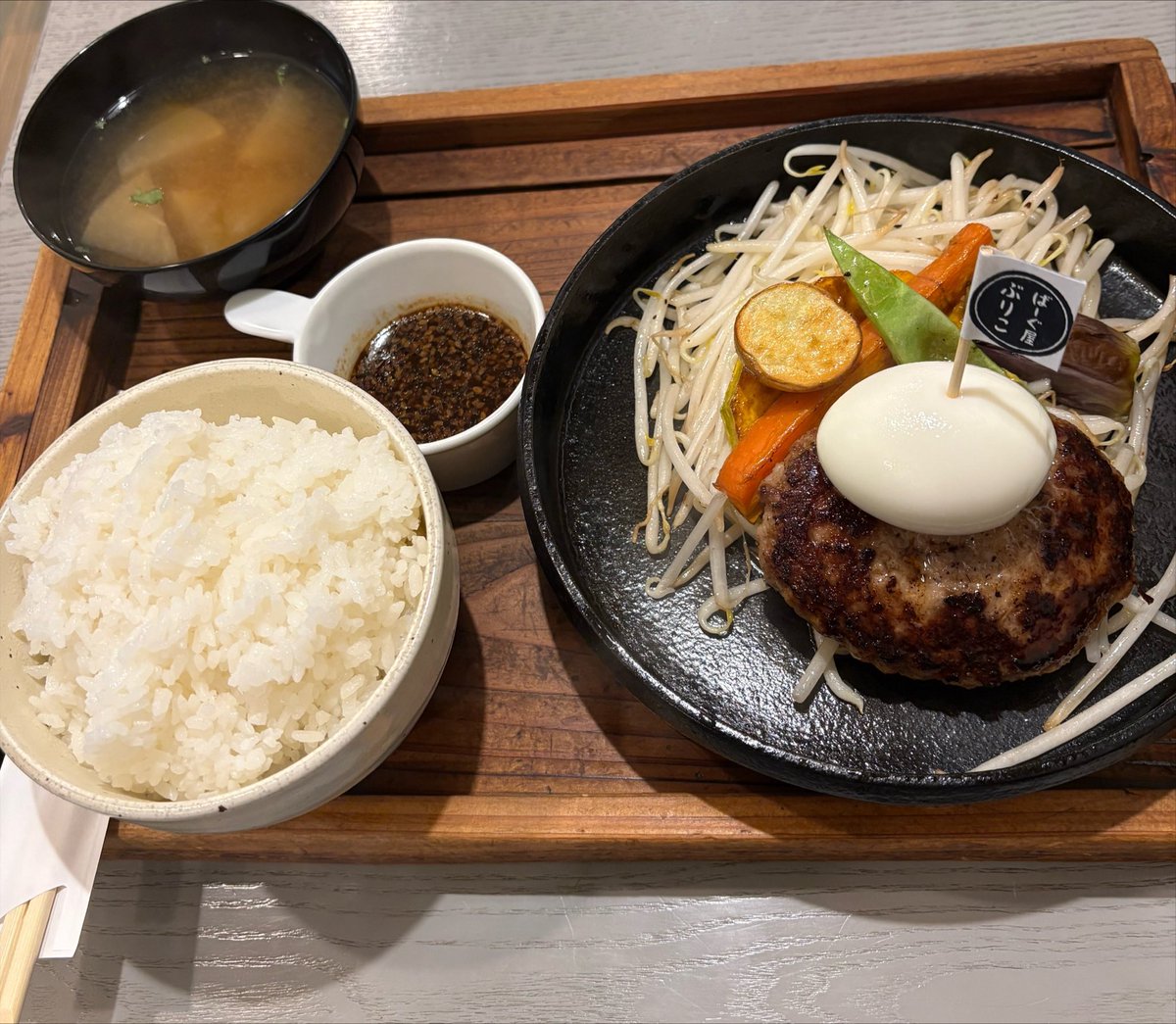 tsujiguchi7's tweet photo. 美味いし1200円で食べれるのいい https://t.co/d3oJHtzg9I