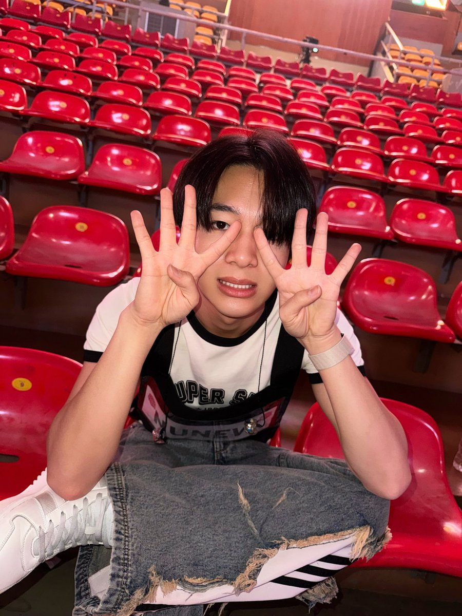 ppetchsp's tweet photo. แฟรเปิดป้อปอัพ ชีใส่เสื้อแฟรไปซ้อมว่ะ >< 🖤 https://t.co/FSmdm5B9eZ