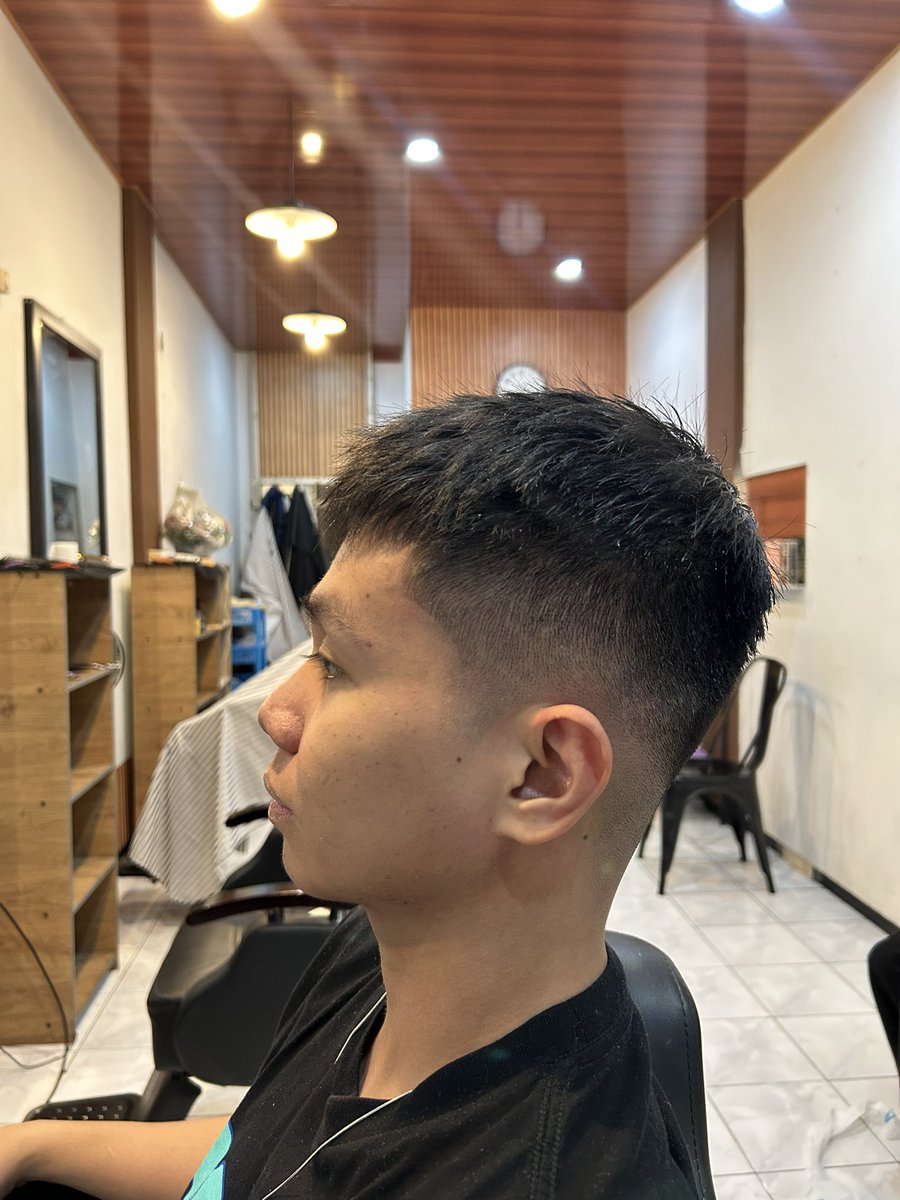 crlzbil's tweet photo. new hair😎 https://t.co/H6GCXb6Sd5