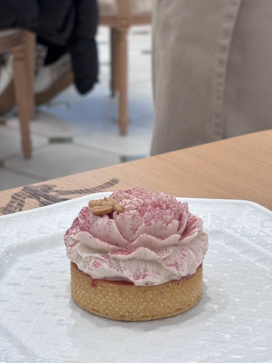 camelia4627's tweet photo. また来てしまったDior cafe
美味しいけど、お値段が可愛くなさすぎる💦 https://t.co/bLzVC20Vvx
