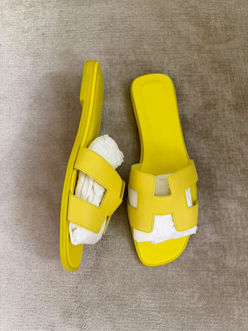 narasconsignmnt's tweet photo. Hermes Oran slides 
size 41 
 $750 
brand new 
full set https://t.co/vuZjdLdBuh