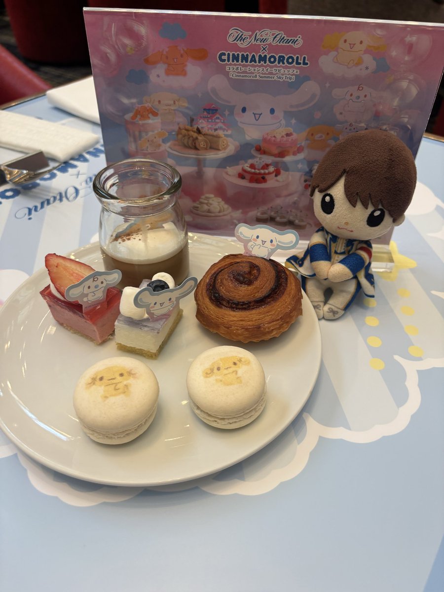 Rady_Rady49's tweet photo. コンサート前にシナモロールビュッフェ https://t.co/BPj8OenZQy