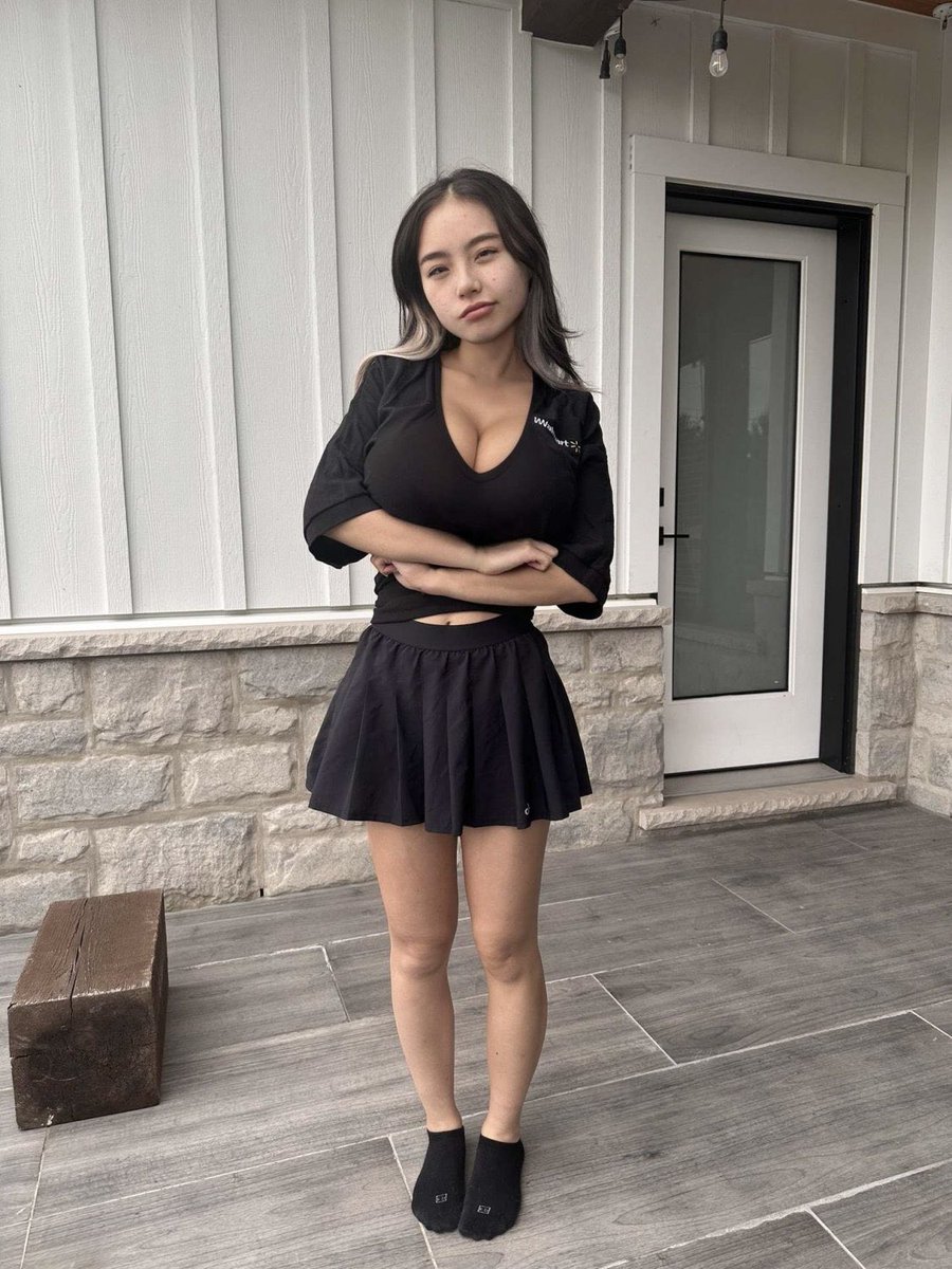 yumietoooo's tweet photo. Say hi if you’re ready to risk it all https://t.co/8UhVMO4lV5