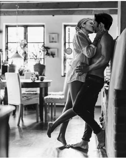 ClaireShoots's tweet photo. Rhhaaah ! Tellement pas réveillée que j'en ai oublié le baiser ! https://t.co/fBhKuQndNd