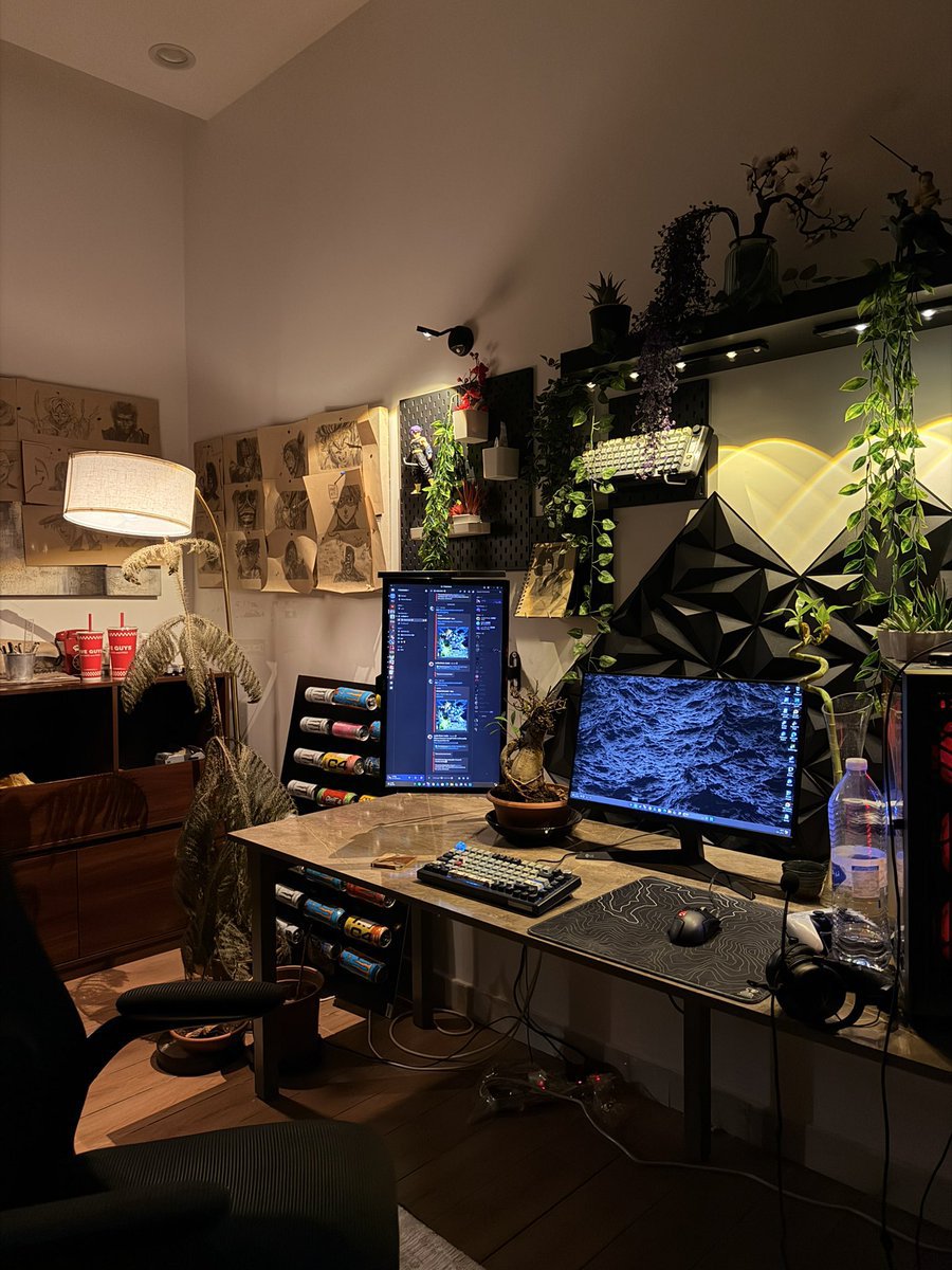 realameerdev's tweet photo. Rate this setup https://t.co/ifCDOlOB4f