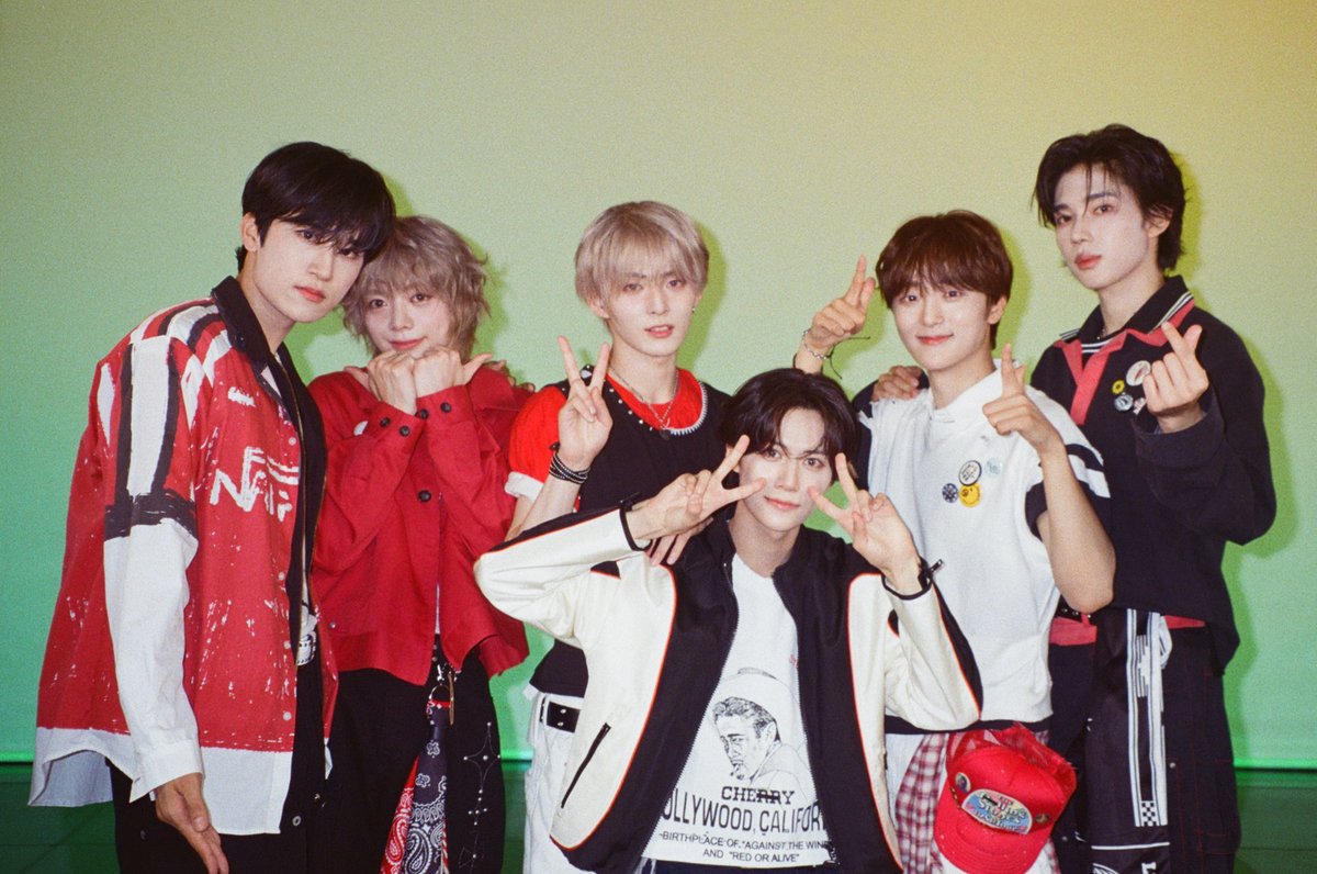 M2MPD's tweet photo. 필름카메라로 기록한 7월의 추억📸 8월에도 쭈욱 엠투와 함께해요❣ #7월의엠투 #M2film #릴레이댄스 #루네이트 #LUN8 @LUN8_official https://t.co/8nTO6JUcru