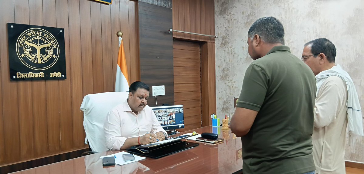 DmAmethi's tweet photo. आज दिनांक 31.07.2026 को कलेक्ट्रेट कार्यालय में जनसुनवाई के दौरान जनसामान्य की शिकायतों को सुनकर संबंधित अधिकारियों को समयबद्ध व गुणवत्तापूर्ण निस्तारण सुनिश्चित करने के निर्देश दिए। https://t.co/cNW893FTqW