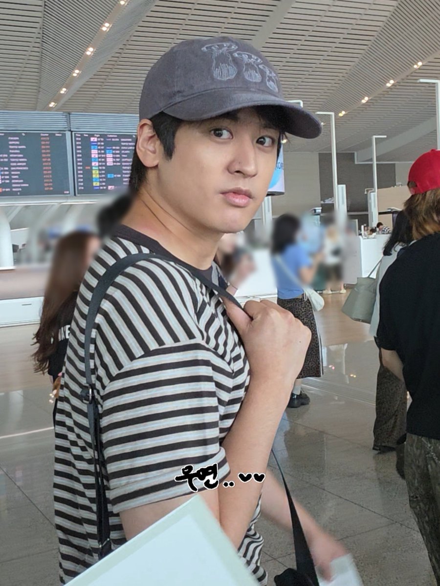 my_clover_chan's tweet photo. 260731 ICN

너무 잘생겼음.......

#아이콘 #iKON #정찬우 #찬우 #CHANWOO #チャヌ https://t.co/MRaDsw9Ujl