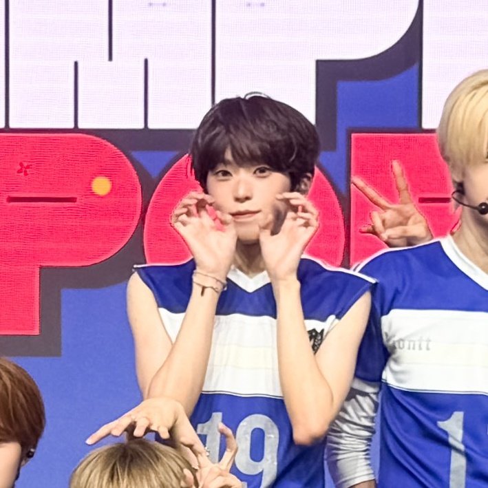 ch1ri19's tweet photo. 경호 진짜 무해하고
하나도 안 위협적이고 그냥 기여움..🥹🥹 https://t.co/ct6zyAHjT9