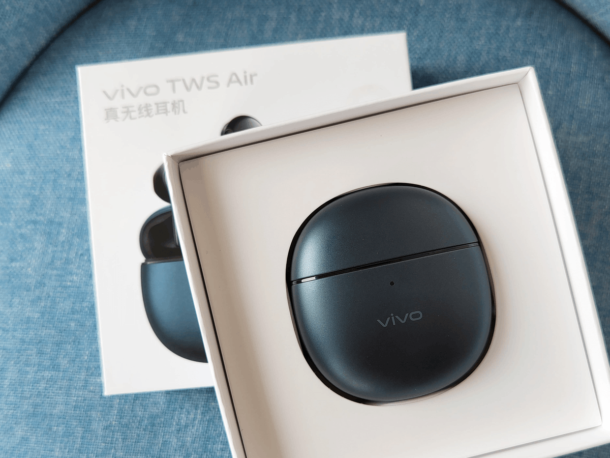 AngeliqueS59342's tweet photo. Just unboxed my new wireless earbuds and the quality is chef’s kiss—no more tangled wires!  #TechFind #Unboxing https://t.co/mTnZuOskjO