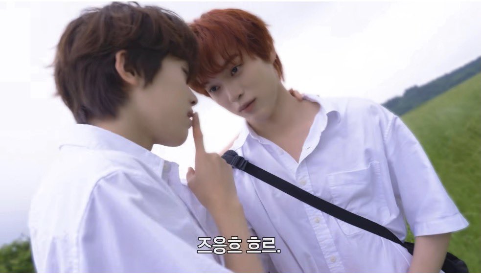 frxksdn's tweet photo. 우리 사귀는 거 비밀이야

                                         >>엇! 들켰당…ㅎㅎ https://t.co/j14sILefzV