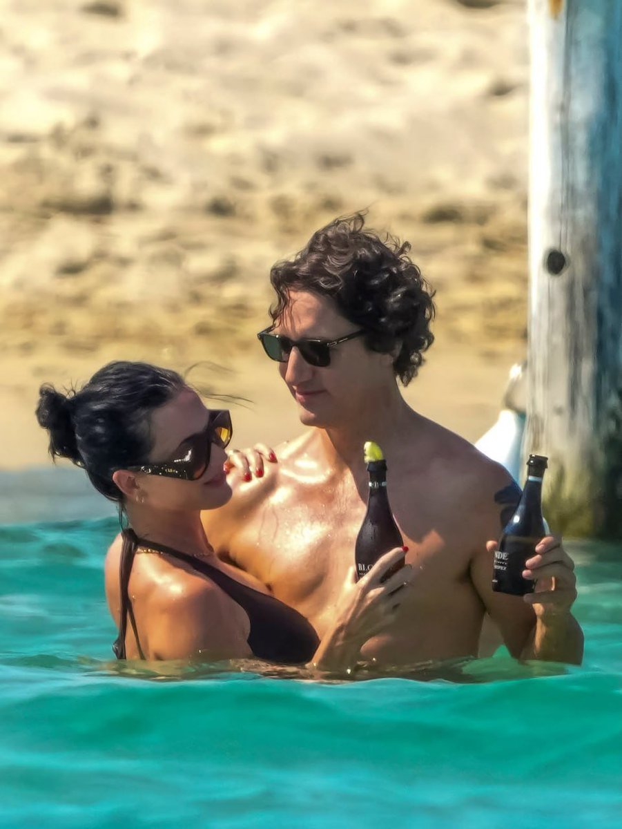 unhingedfeed's tweet photo. Nobody saw this version of Justin Trudeau coming 😭 https://t.co/TUeSarlATA