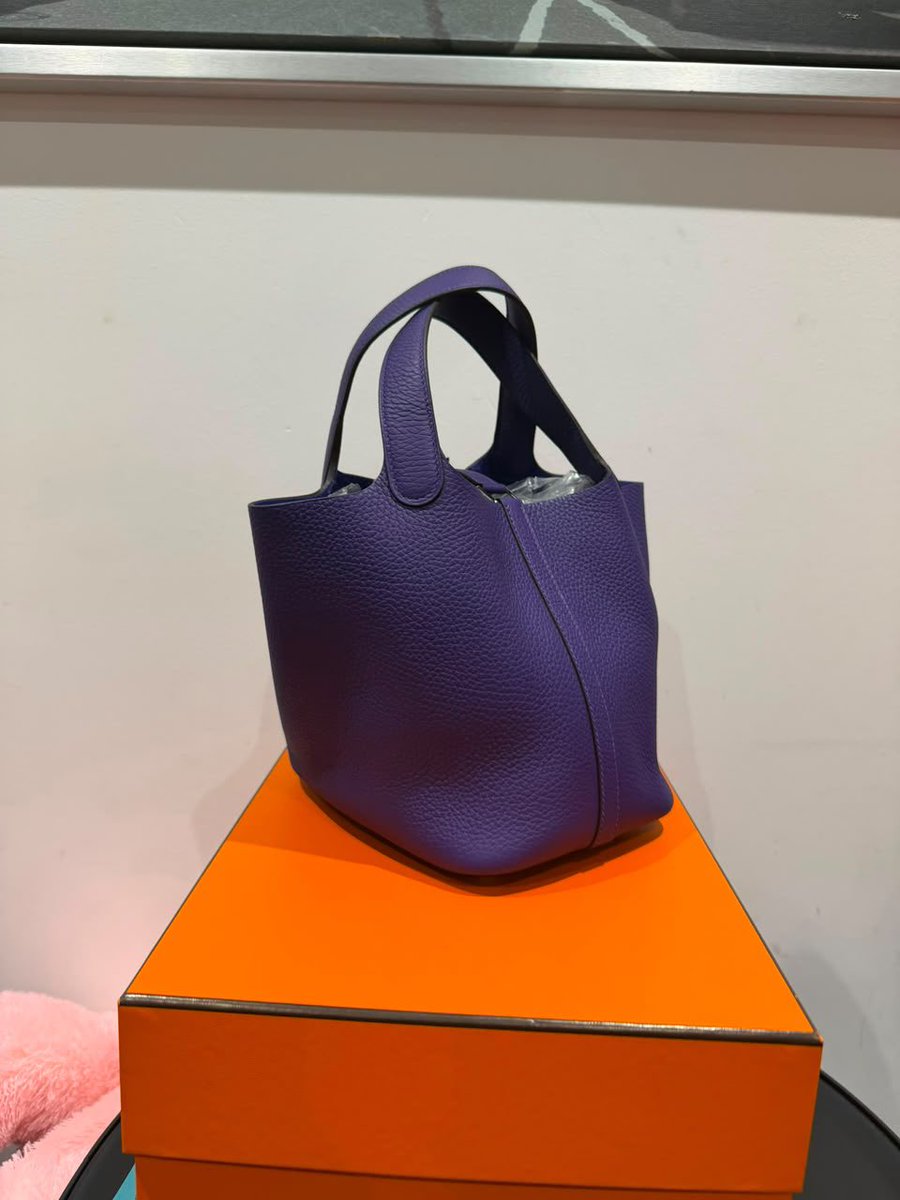 narasconsignmnt's tweet photo. Hermes pitcotin
£4,500
 brand new with box and dust bag and receipt https://t.co/9ukAxLialH