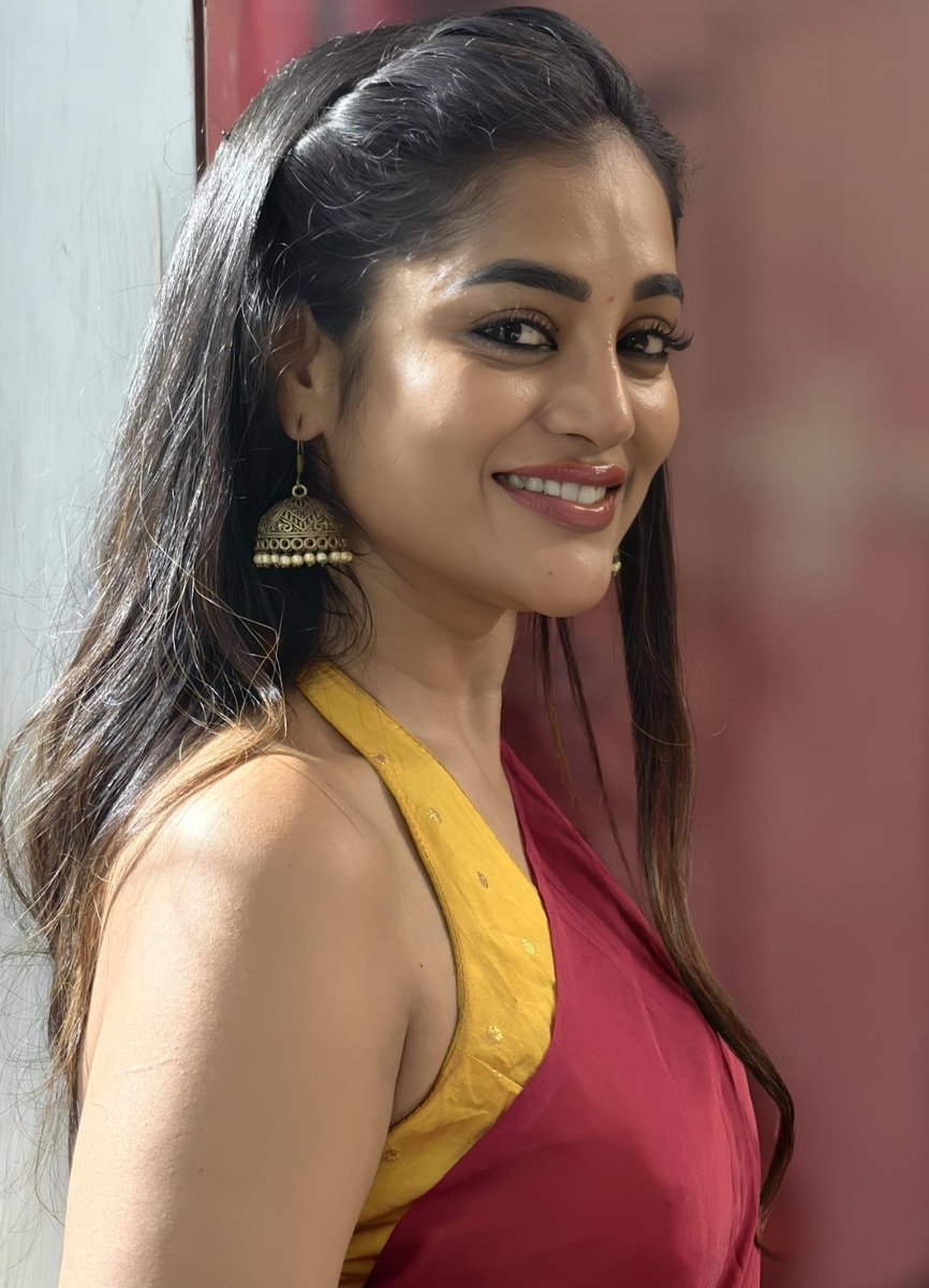 acertv15077's tweet photo. Ur wife: dei potta innaki naama wedding anniversary ennoda dress epadi iruku? 

U: super mam master ooda selection naala iruku ennaku ena gift mam

She: Unnakum iruku da en palaya saree ah katitu master oombi vidu adhuku aprm cum filled cond0m

U: Thanks mam

She: Potta naayae 😂 https://t.co/Y6VtnSwR8y