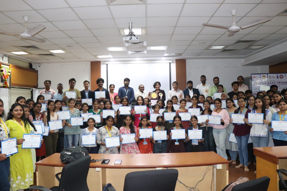 MYBharatHQ's tweet photo. Students of Changu Kana Thakur Arts, Commerce and Science College, New Panvel, Raigad, joined the Nasha Mukt Yuva Abhiyan by taking the Nasha Mukt Pledge, reaffirming their commitment to a healthier, stronger and drug-free India.

Take the pledge now: https://t.co/xhRWiFfKx3 https://t.co/A6NYaSTskz