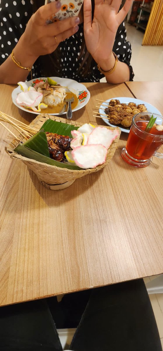 IndraSurya_'s tweet photo. baru ini siang2 makan gultik.
request dr ketua 1 https://t.co/eqjNso0RnH