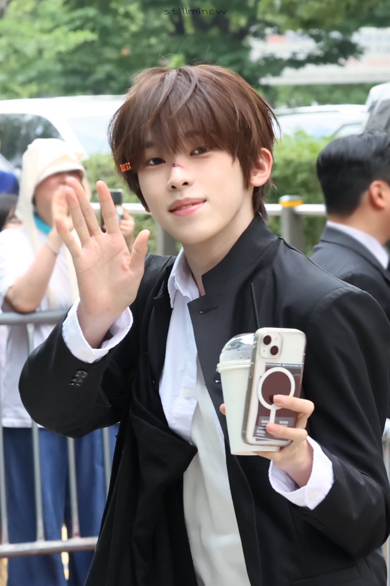 stillminevv's tweet photo. 260731 출근
#idntt #아이덴티티 #양경호 #yanggyungho https://t.co/Yv9RSGlyYn