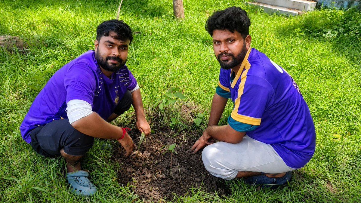 Rokte_Amarr_KKR's tweet photo. 🌱 Knights For Nature  : Kalna, Purba Bardhaman 💜💛

One more step towards a greener tomorrow. 🌿

Our journey continues as Knights For Nature, proving that supporting KKR also means supporting our planet. Every sapling we plant is a promise to future generations. 💜 https://t.co/Gw4fb95N90