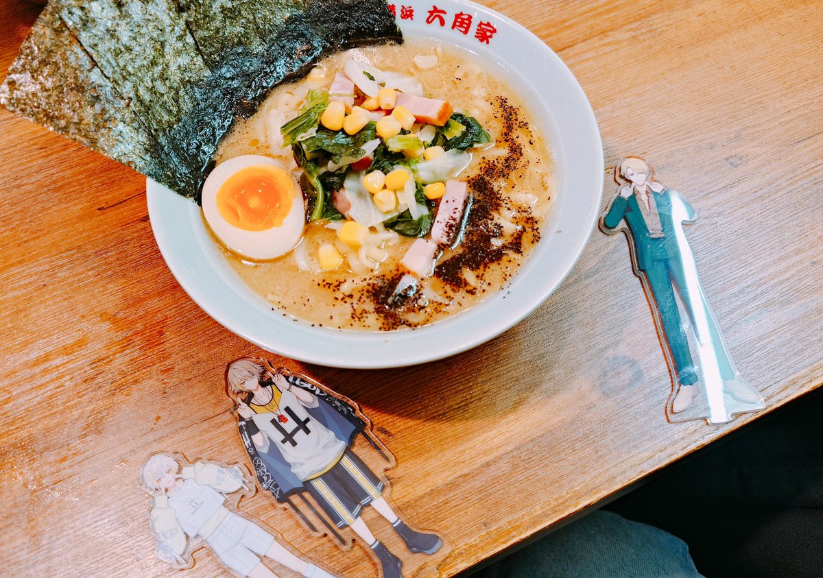 fuz_96ym's tweet photo. ラー博も行ってきました🍜   糖衣のやつも食べたので腹パンになってご帰宅 https://t.co/3dpKjO5ACq