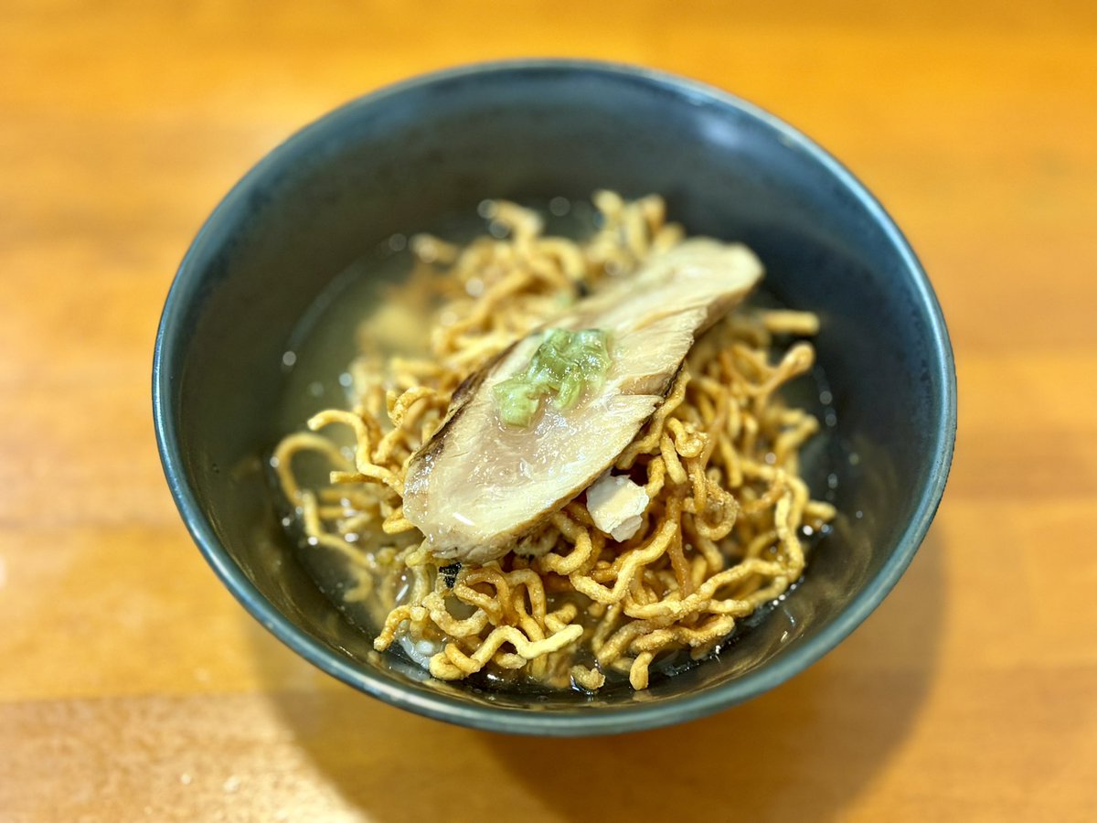 ask_mrk's tweet photo. ラーメン哲史
梅切り冷掛け2026
冷し茶漬け
盛り合わせとハートランド
おまかせおつまみ×３

今季の梅切りは麺の梅感が増してて、昨年までとは別物ですね。
大盛にすれば良かったなぁ。
〆の冷し茶漬けも絶品です。
お盆の恒例の冷しも楽しみにしてます。
甲斐さんご馳走様でした！ https://t.co/tiBh8edjf2