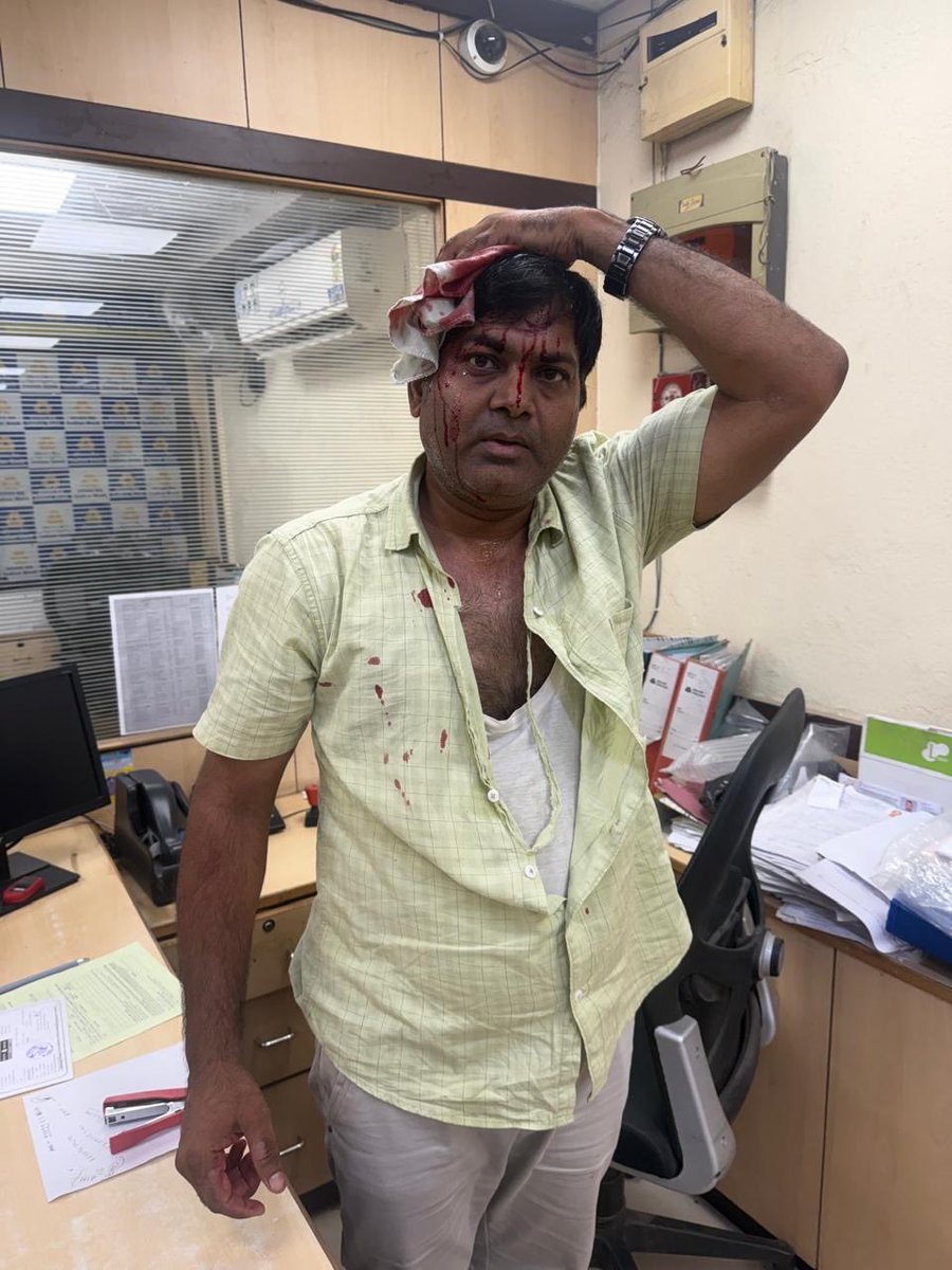 AibocDelhi's tweet photo. @AibocDelhi condemns brutal and violent attack on @MyIndianBank Branch Manager at Hardevpuri Branch New Delhi. Despite following up with @DelhiPolice no FIR has been registered against those goons by Hardevpuri Police Station under @DCP_SHAHDARA . Intervention needed  @DFS_India https://t.co/WEHtQ7LbKy