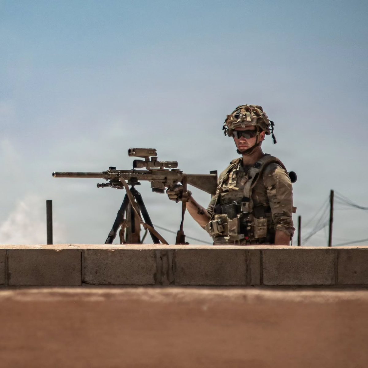 WarFlash_2630's tweet photo. 🇺🇸A U.S. Marine Raiders assigned to the 2nd Raider Battalion prepare to breach a building for a rescue mission during exercise Storm Flag Pope on Camp Lejeune, July 17, 2026. https://t.co/UY8kh7pU4F