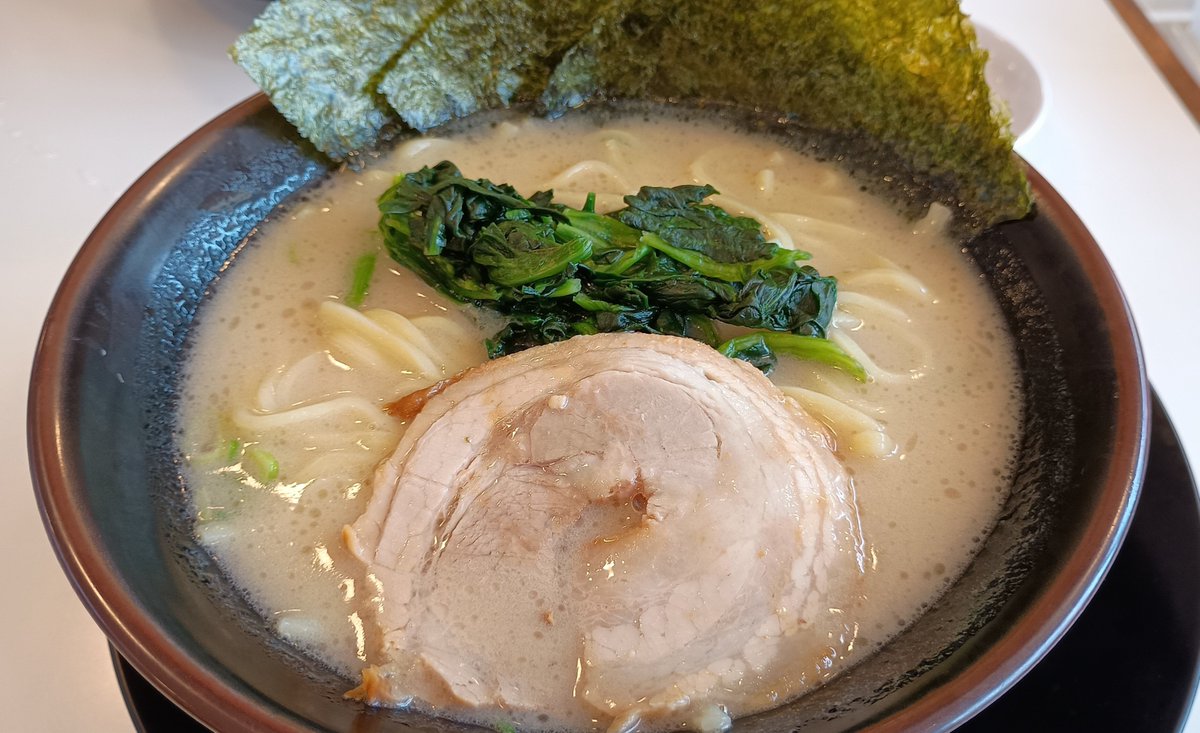 squash_s7me's tweet photo. 幼馴染に連れられ、ラーメン食べて来た。
美味しかった( ´∀｀)
帰りしなの車内で、推しの話を互いにして
大盛り上がりして、話し足りなかったので
また近いうちに遊ぶ予定になりました(笑) https://t.co/5t1uSatWtP
