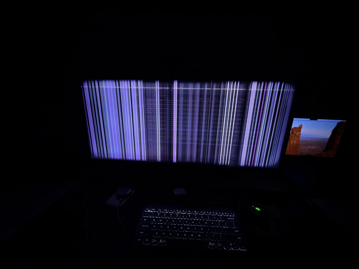 flyingfullback's tweet photo. Month end and this happens. Officially broke 😭😂 https://t.co/GWiRa8DeHb