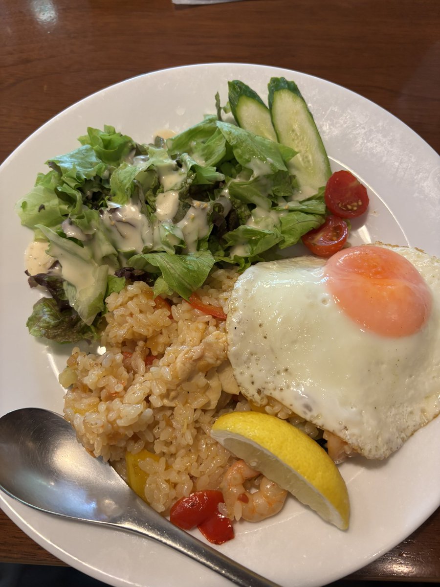 isamatsu2's tweet photo. 今日の昼メチ🍛

ナシゴレン🥗🍳🐓
初めて食べた
美味しかった😋
インドネシアのチャーハン？ https://t.co/aDnYLNXUBO