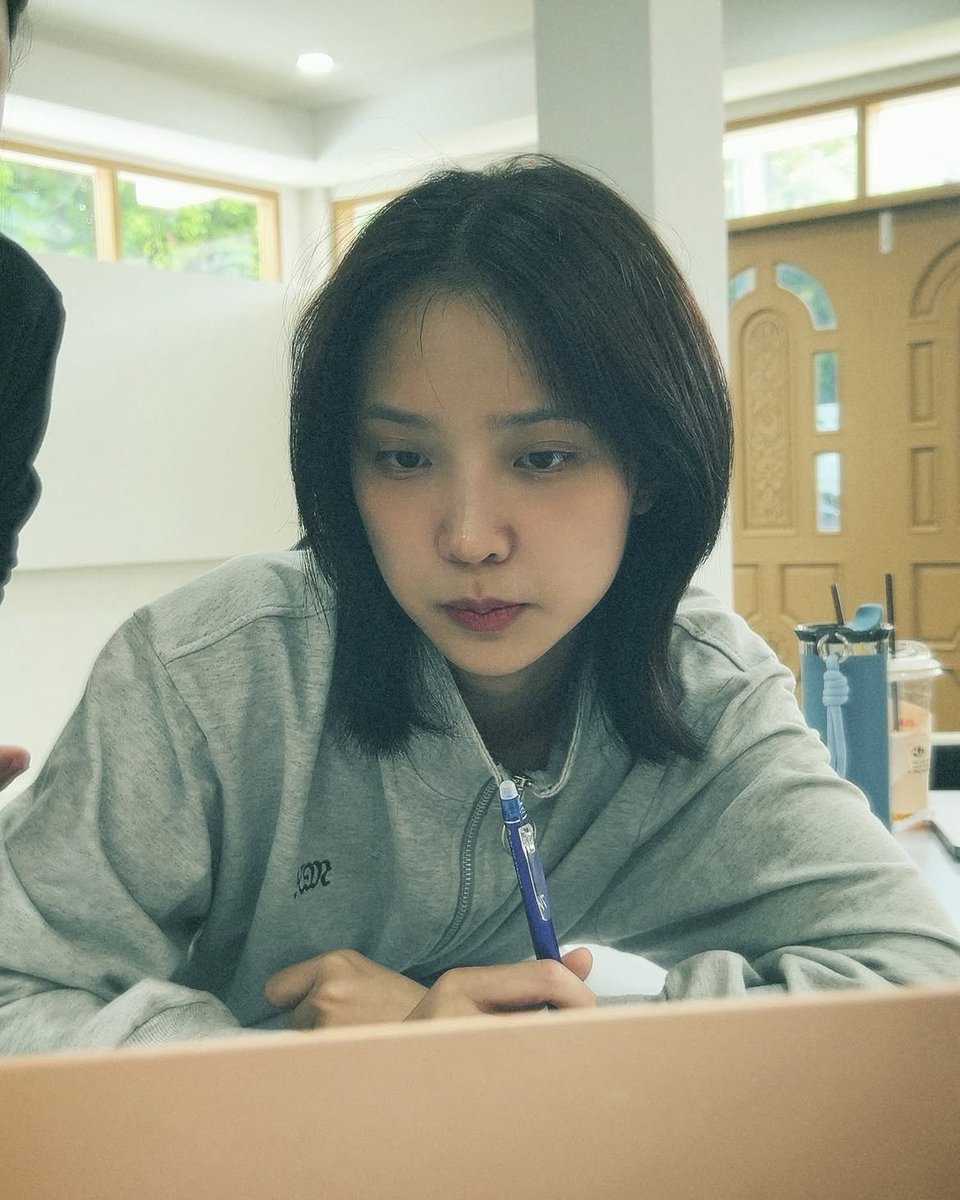 meog_ez's tweet photo. 니여친 리즈시절
다오   경찰대 준비하던 시절 https://t.co/0DKPmC0Fq4