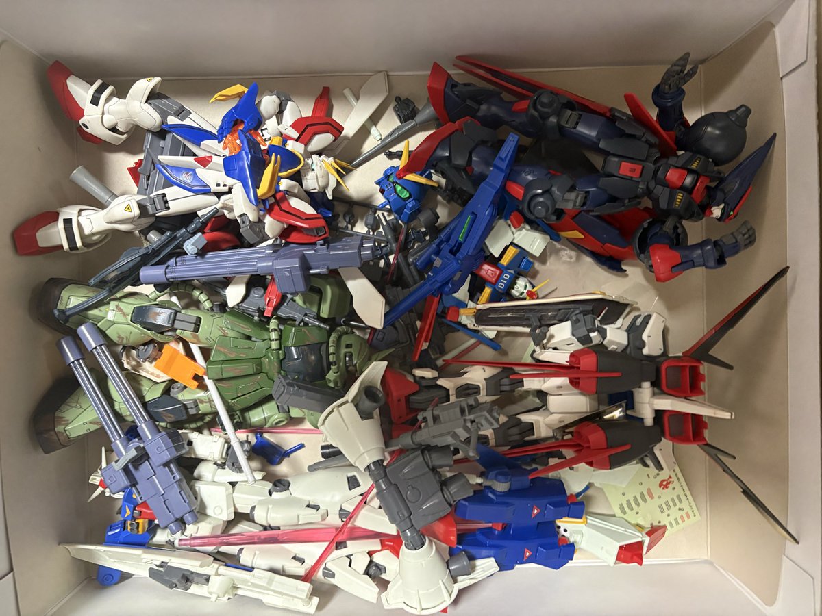 daifather's tweet photo. 今後スペースの確保をしつつ
多少洗浄しつつ、手入れを加えたのち飾る予定 https://t.co/lLVxpnRL6Z